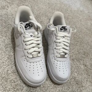 EU:40 Nike White Athletic Shoes